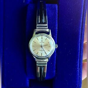 Ladies SWISS made OMEGA LADYMATIC watch💖💖💖